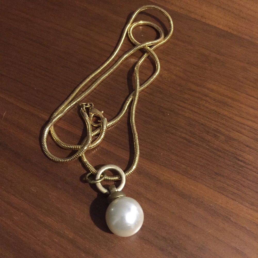 Pearl brass pendant necklace - Picture 3 of 5